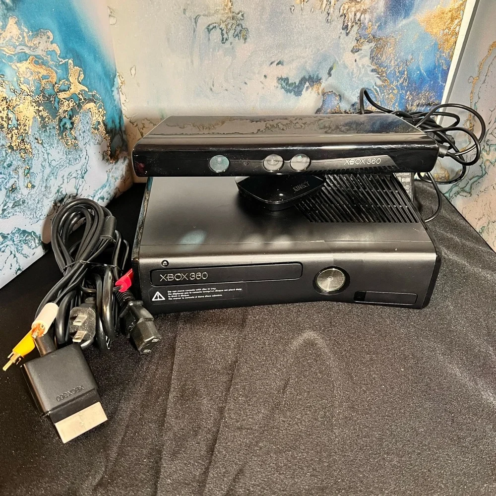 Xbox 360 S Slim 1439 Console with Accessories No Hard Drive TESTED
